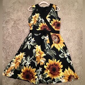 New 12 WHBM White House Black Market reversible faux wrap dress sunflower